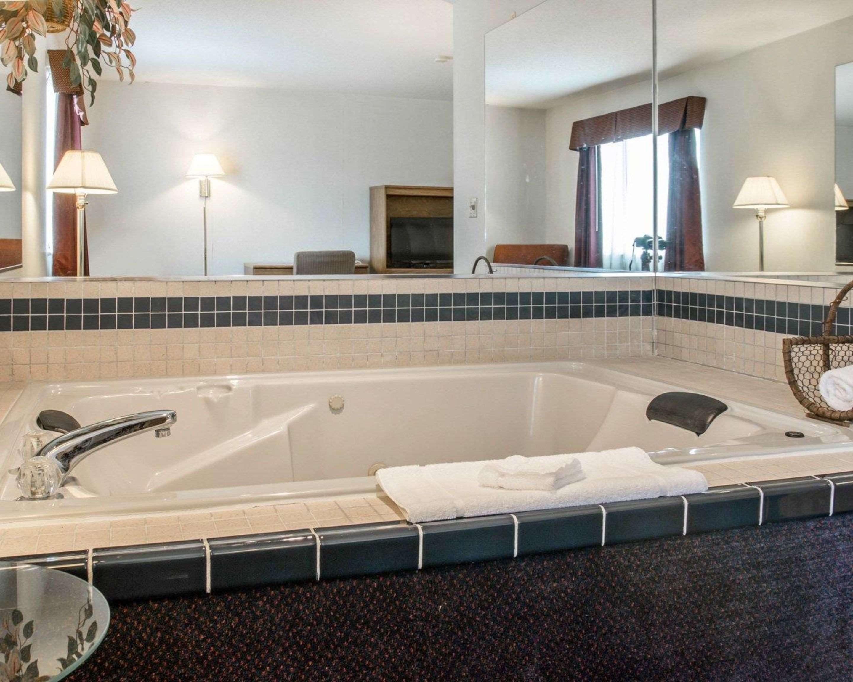 Quality Inn Hudsonville South Extérieur photo